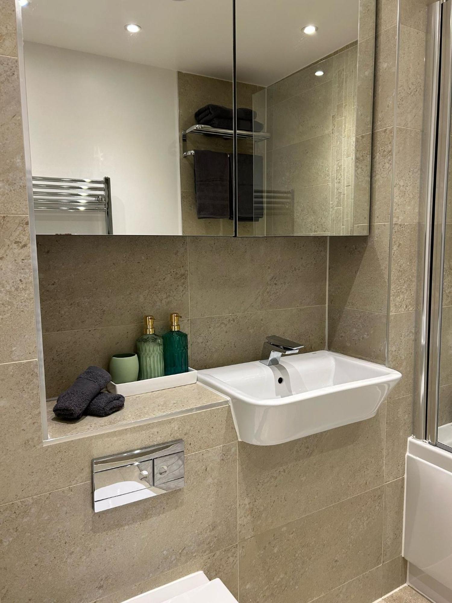 Modern 2-bedroom Flat Near Wembley - 9 Minutes From Park Royal Station Appartement *