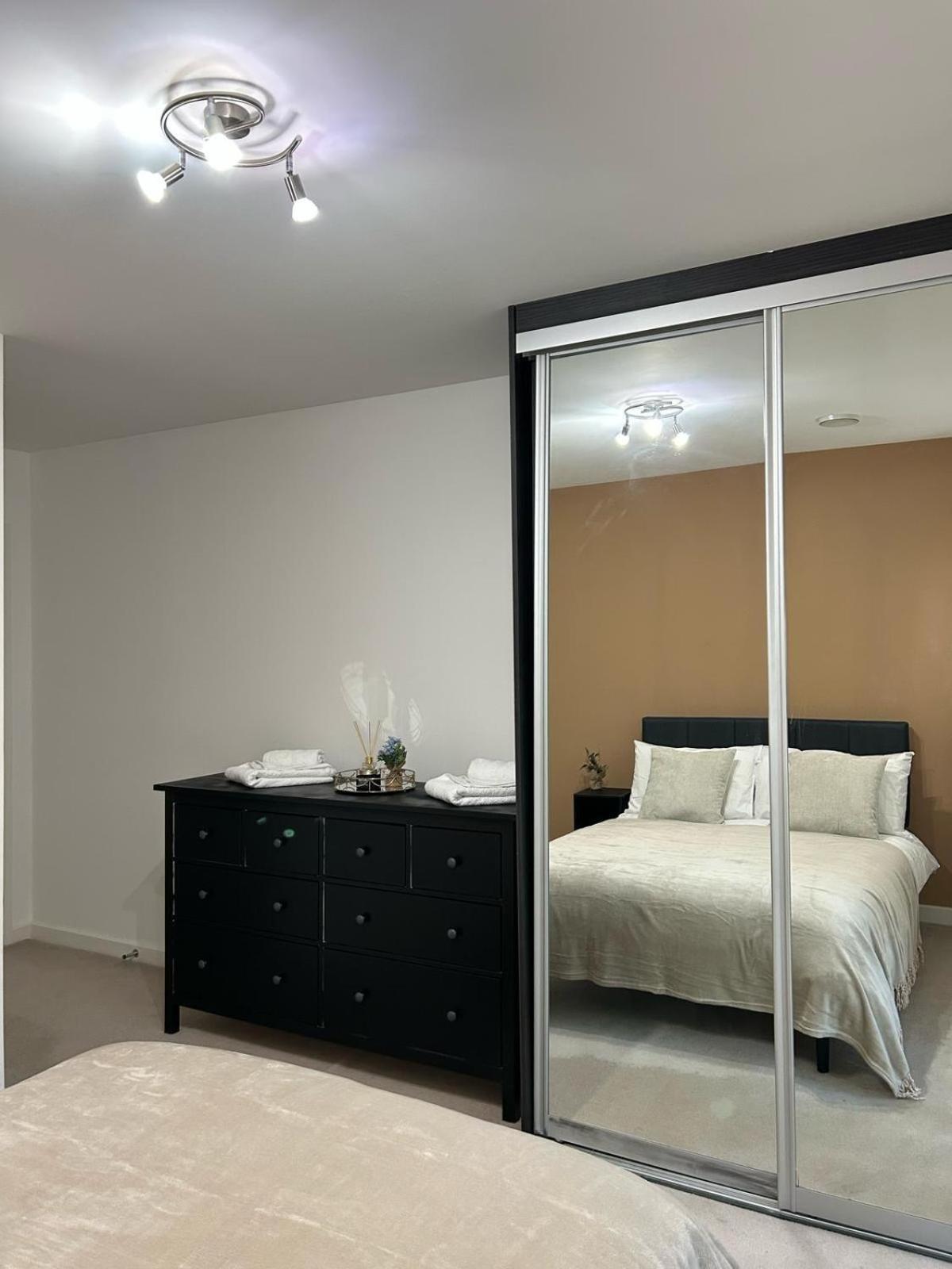 Appartement Modern 2-bedroom Flat Near Wembley - 9 Minutes From Park Royal Station