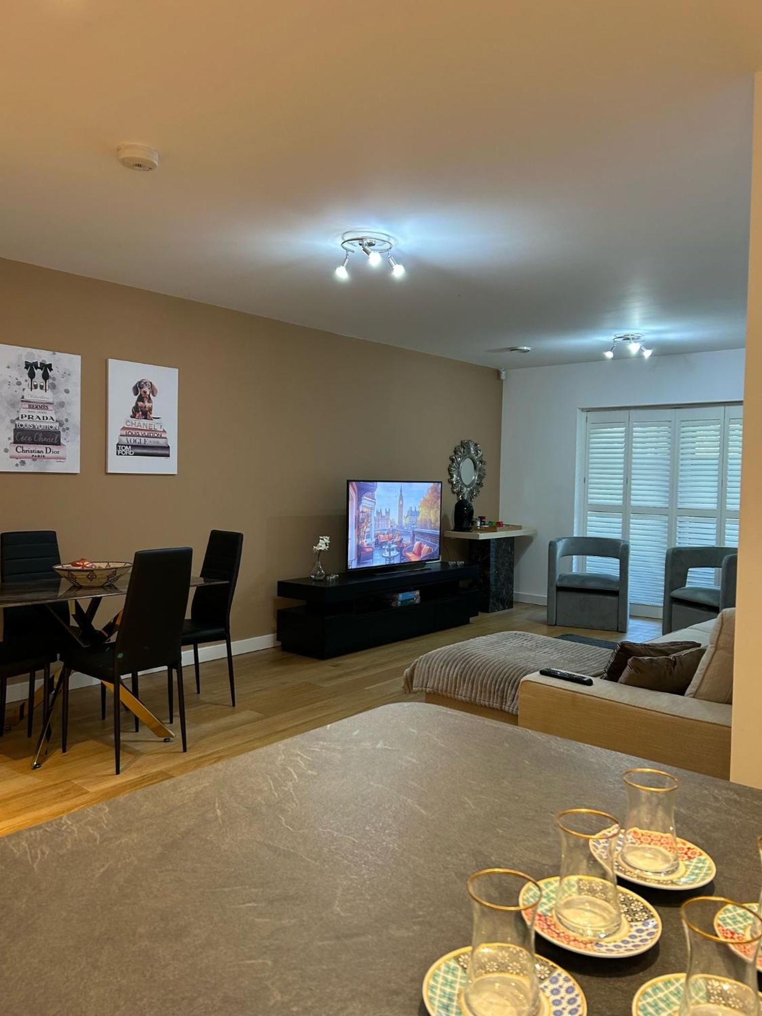 Appartement Modern 2-bedroom Flat Near Wembley - 9 Minutes From Park Royal Station