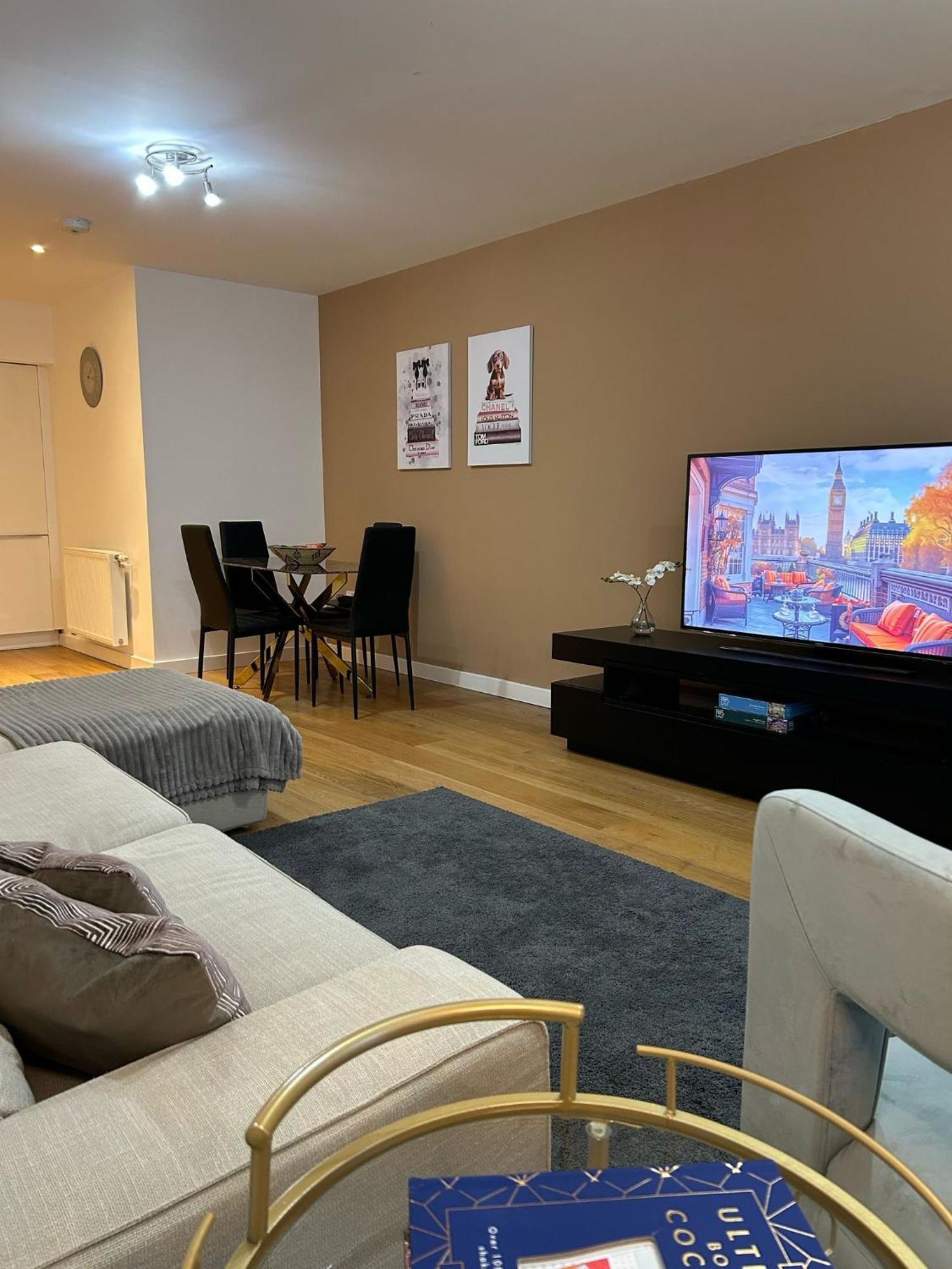 Appartement Modern 2-bedroom Flat Near Wembley - 9 Minutes From Park Royal Station *