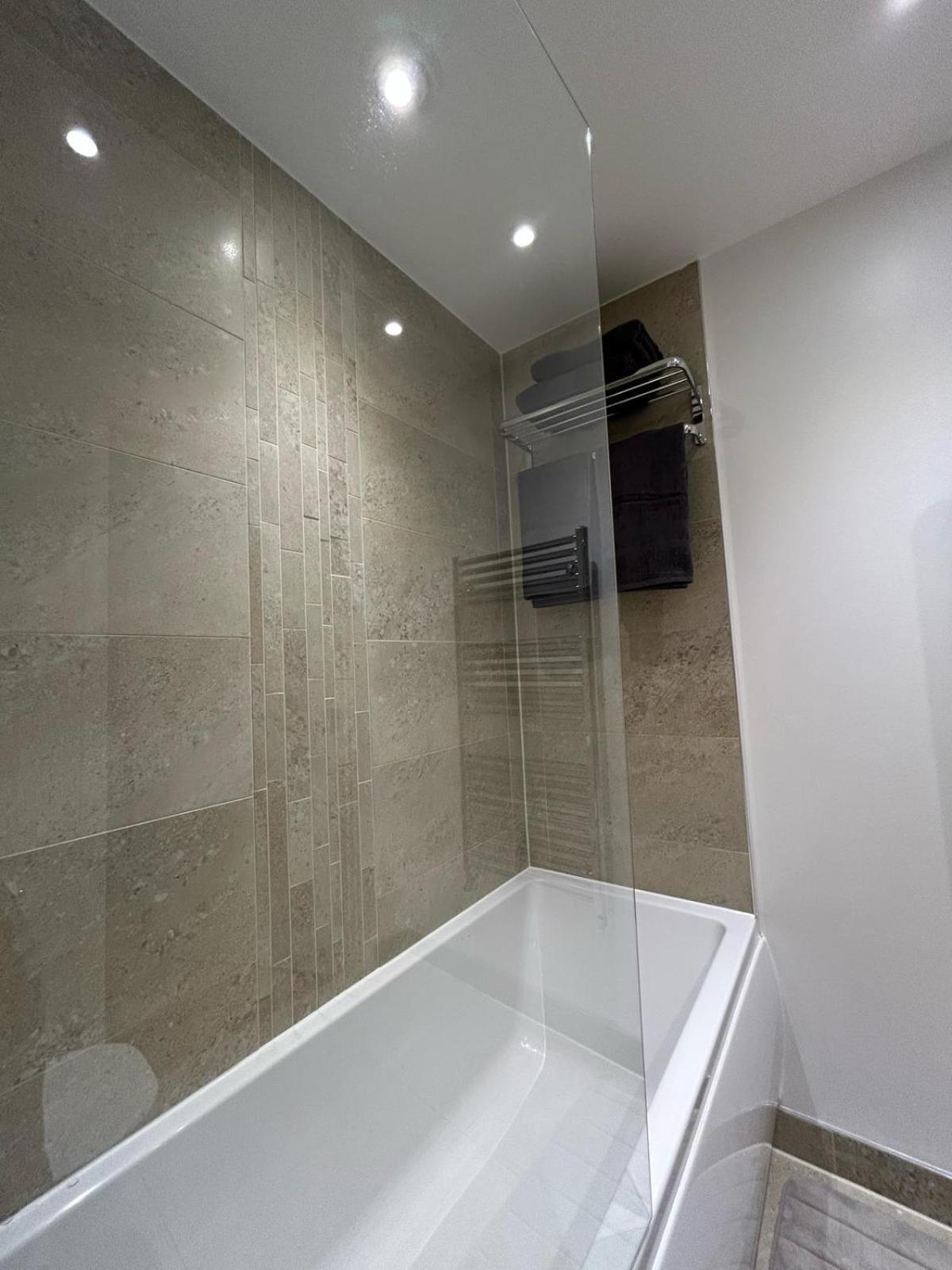 Modern 2-bedroom Flat Near Wembley - 9 Minutes From Park Royal Station Londres