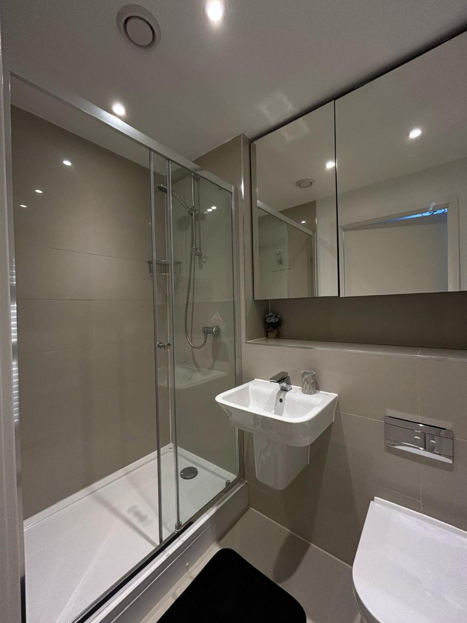 Appartement Modern 2-bedroom Flat Near Wembley - 9 Minutes From Park Royal Station Londres