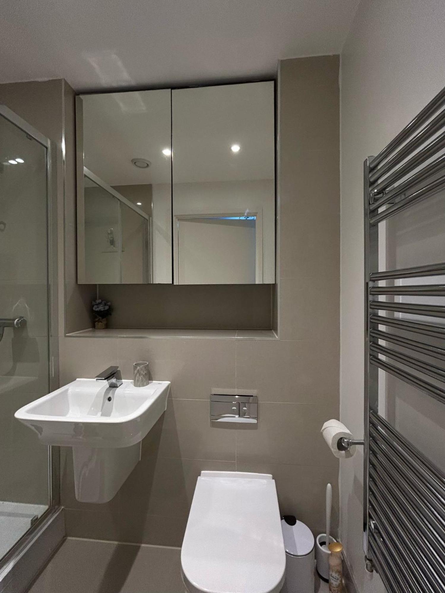 Appartement Modern 2-bedroom Flat Near Wembley - 9 Minutes From Park Royal Station Londres